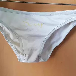 Białe klasyczne materiałówki z sexy dupki ;*