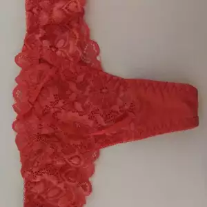 Czerwone stringi