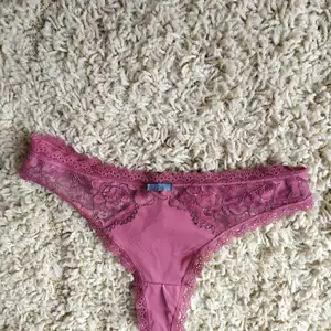 Zmysłowe stringi o cudnym zapachu ....