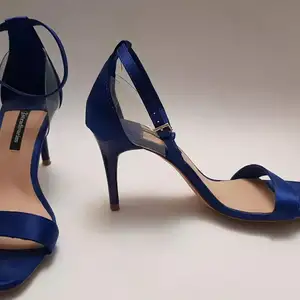 Eleganckie niebieskie szpileczki