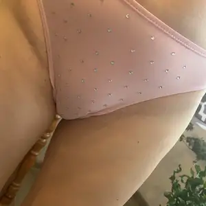 Rózowe majteczki z biurowej dupeczki