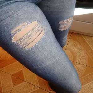 Legginsy z dziurami