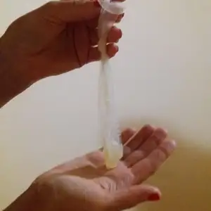 Prezerwatywa po seksie z pyszną spermą