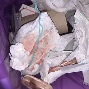 Miesięczne śmieci łazienkowe. Śmieci dla śmietnika