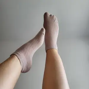 Cieliste, spocone skarpeteczki