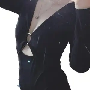 Body o zapachu cipki i ciałka Twojej suczki. Noszone bez majteczek