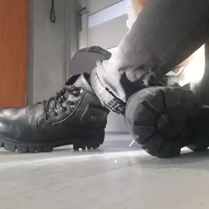 Militarne botki do ugniatania chuja