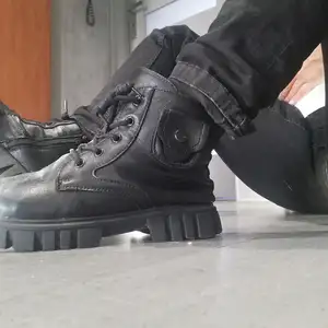 Militarne botki do ugniatania chuja
