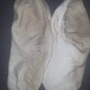 Mocno śmierdzące skarpetki