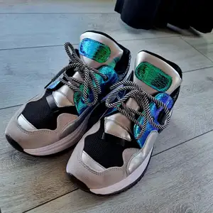 Kolorowe adidasy