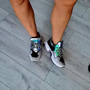 Kolorowe adidasy