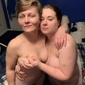 Poradnik masturbacyjny na 7 dni oraz 14 naszych nagich lesbijskich zdjeć.
