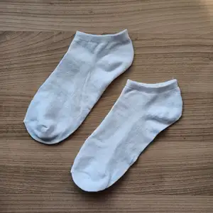 Klasyczne białe skarpetki