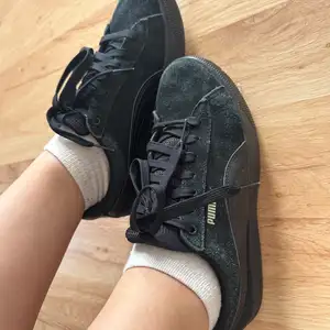 Znoszone buty sportowe