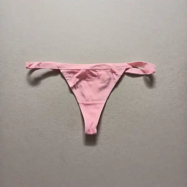 Słodkie stringi Barbie
