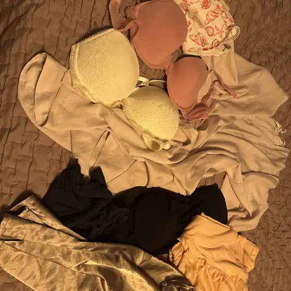 8 rzeczy dla Sissy biustonosz i nie tylko podajnik rajstopy bluzeczki