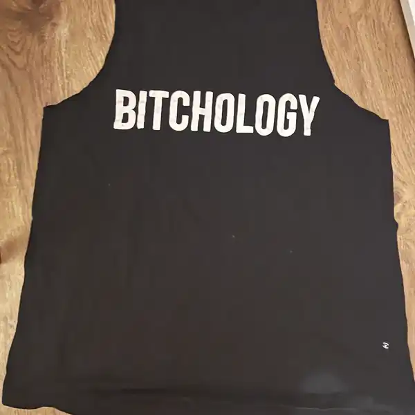 podkoszulka top koszulka bitch bitchology