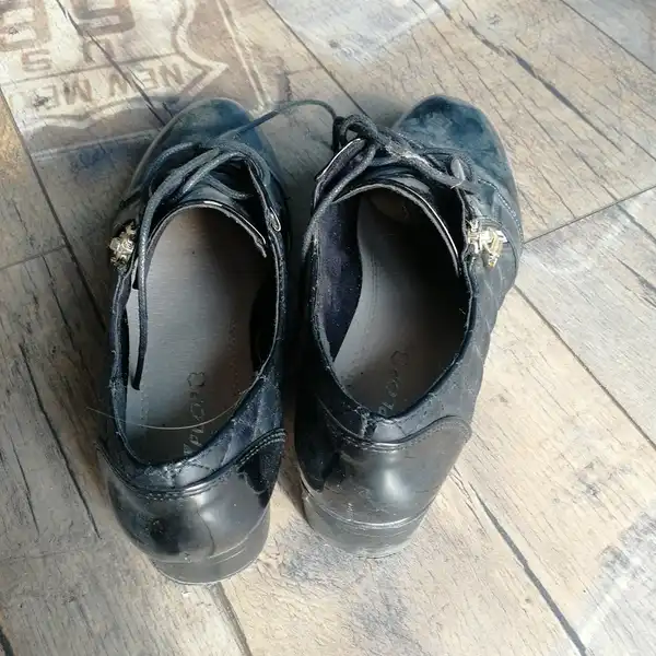 Klasyczne buty do stepowania