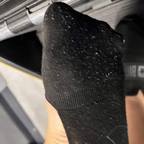 Buty i skarpetki po siłowni