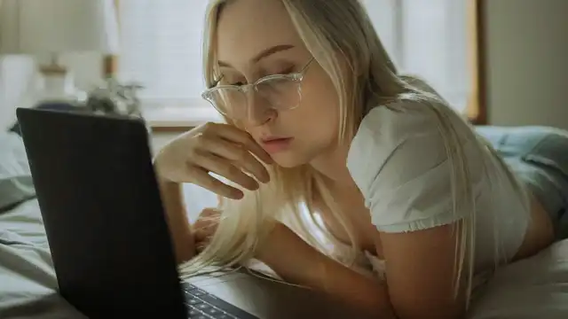 Co to są filmy JOI i jakie niosą korzyści?