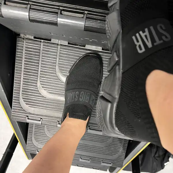 Buty i skarpetki po siłowni