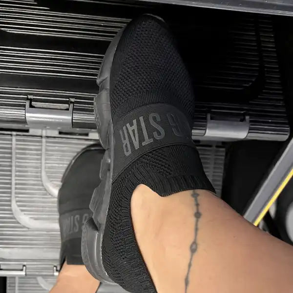 Buty i skarpetki po siłowni