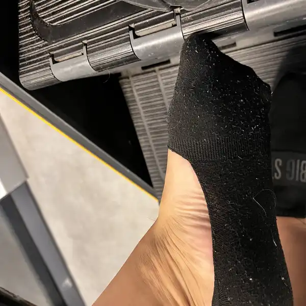 Buty i skarpetki po siłowni