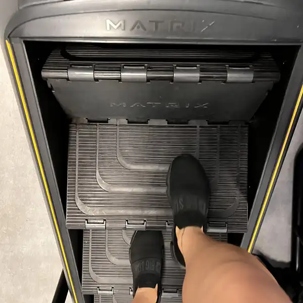 Buty i skarpetki po siłowni