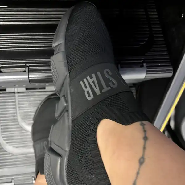 Buty i skarpetki po siłowni