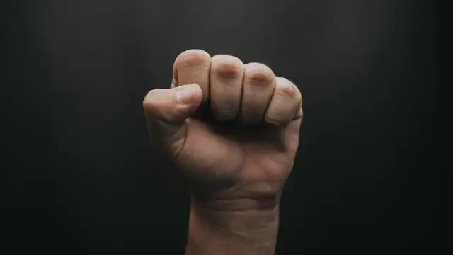 Fisting! Co powinieneś wiedzieć w 100% o tej odważnej praktyce?