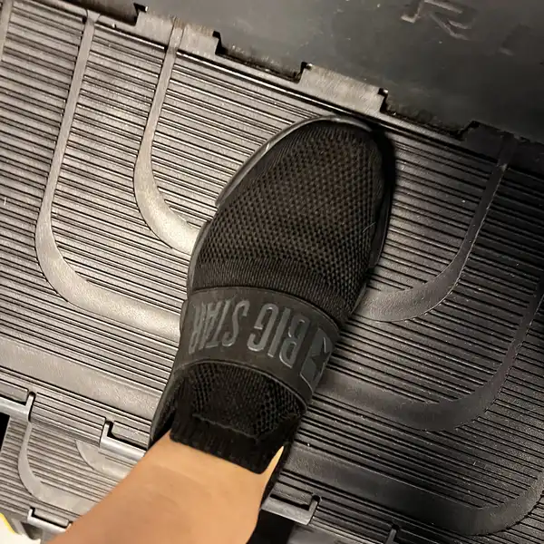 Buty i skarpetki po siłowni