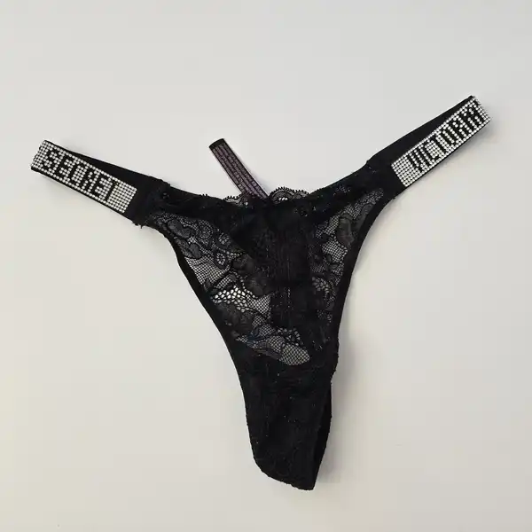 Ekskluzywne znoszone czarne majteczki Victoria's Secret prosto z ekskluzywnej cipeczki