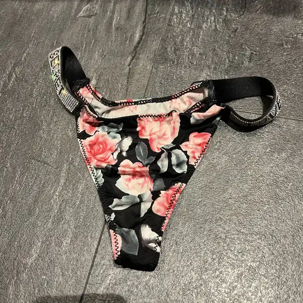 Moje ulubione śliczne stringi w kwiaty, cyrkonie jak Victoria Secret