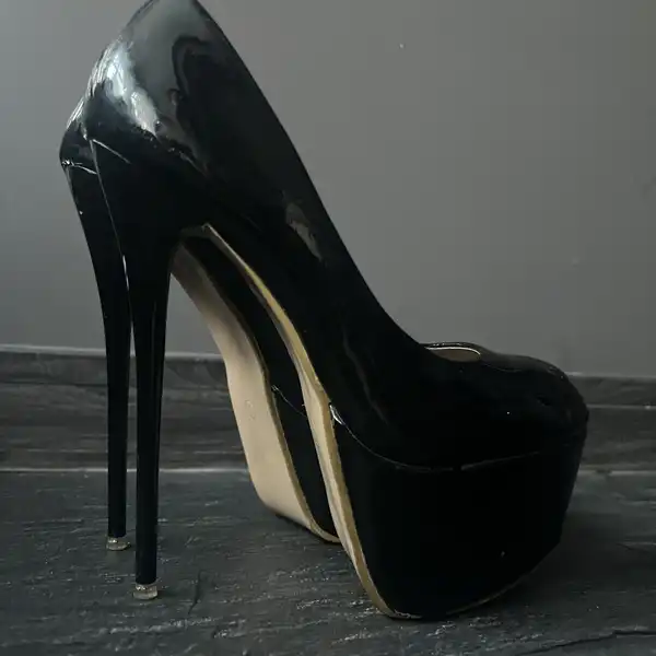 Mega Wysokie czarne szpilki