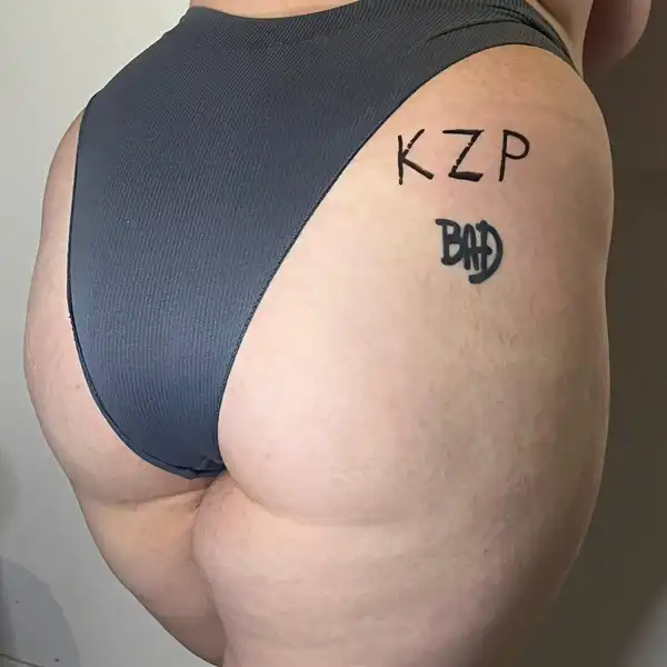 Granatowe szmaty okresowe