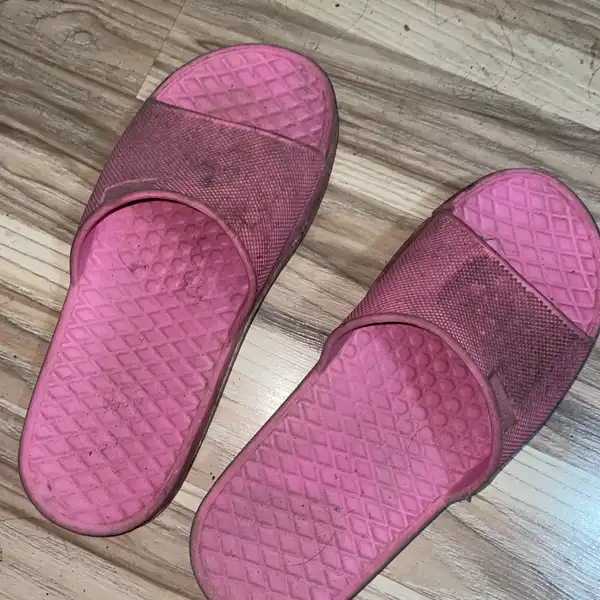 Znoszone klapki mojej babci