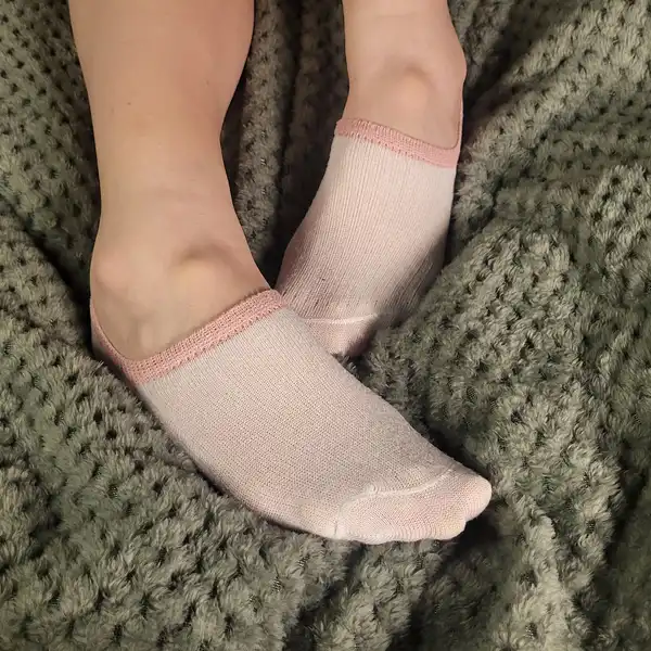 Białe skarpeteczki alternatywki