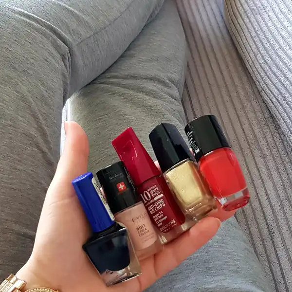 Możesz wybrać kolor manicure Bogini. Tylko na to możesz liczyć.