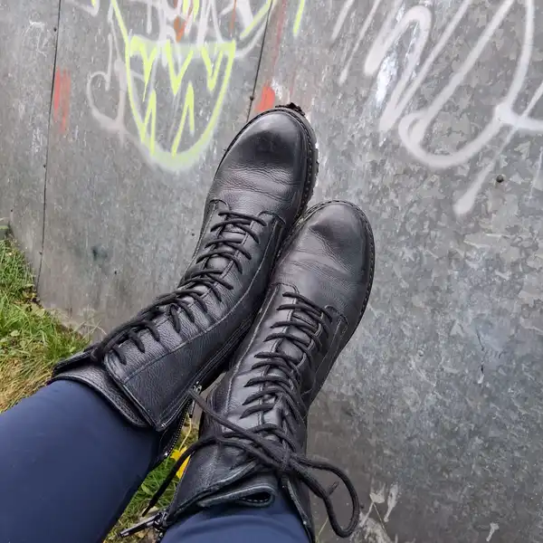 Brudne skórzane glany Twój  must have