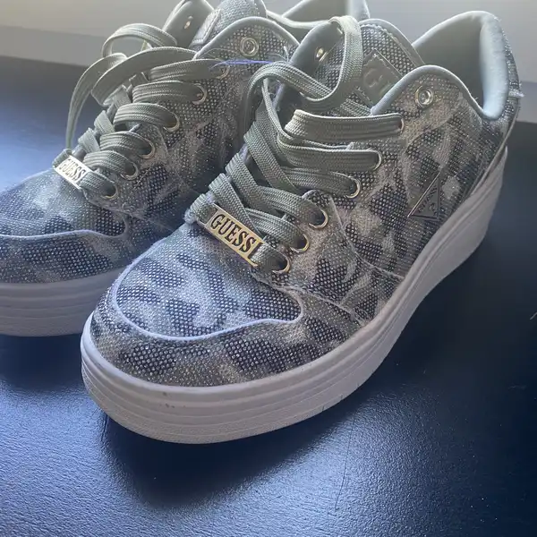 Buty sneakersy Guess moro r.38