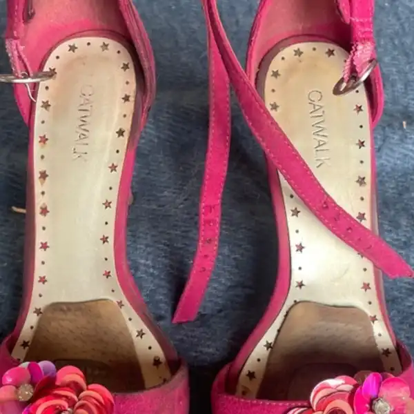 Obrzydliwie brudne szpilki